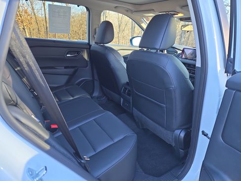 Certified 2025 Nissan Rogue SV w/ SV Premium Package image 28