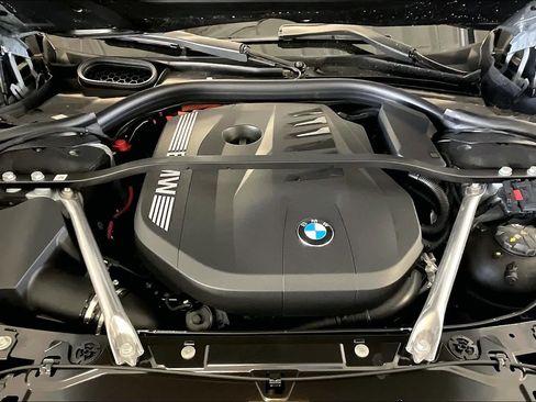 Used 2025 BMW 750e xDrive w/ Premium Package image 16