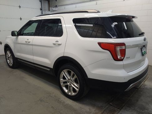 Used 2016 Ford Explorer XLT w/ Equipment Group 201A AWD/4WD image 3