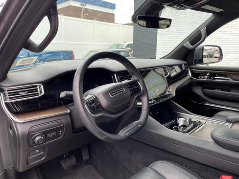 Used 2022 Jeep Grand Wagoneer Series I image 32