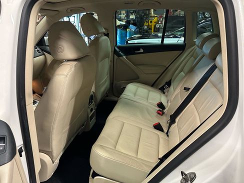 Used 2011 Volkswagen Tiguan S image 12