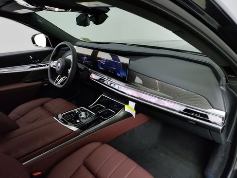 New 2025 BMW i7 xDrive60 w/ Premium Package image 22