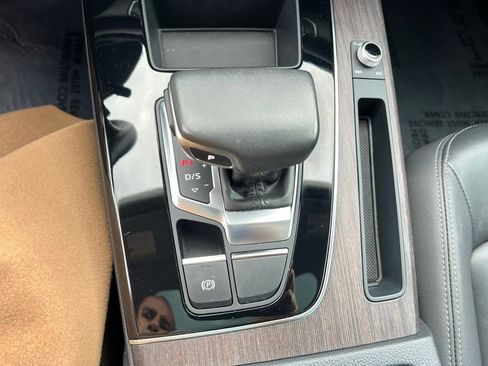 Used 2023 Audi Q5 2.0T Premium w/ Convenience Package image 18