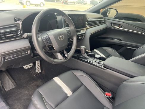 Used 2025 Toyota Camry SE w/ Convenience Package FWD image 9