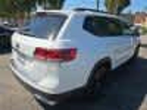 Used 2023 Volkswagen Atlas SE w/ Black Wheel Package FWD image 9