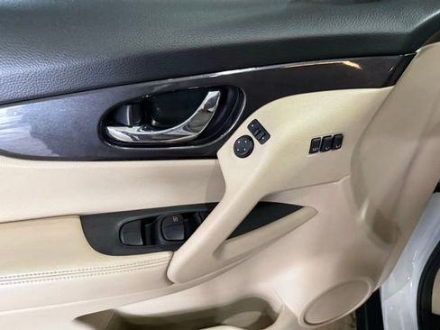 Used 2020 Nissan Rogue SV w/ Premium Package image 12