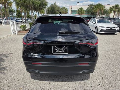 Used 2023 Honda HR-V LX image 11