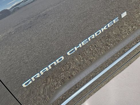 Used 2023 Jeep Grand Cherokee Overland w/ Advanced Protech Group III AWD/4WD image 11