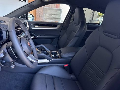 New 2026 Porsche Cayenne Turbo GT AWD/4WD image 5