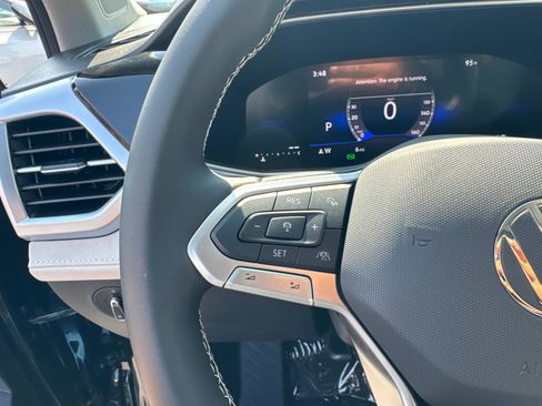 New 2025 Volkswagen Taos SE image 17