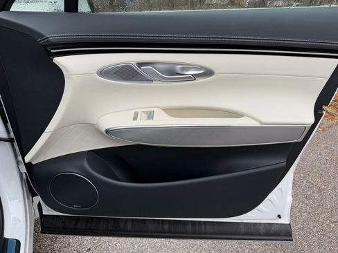 Used 2025 Genesis Electrified GV70 Advanced w/ Prestige Package image 32