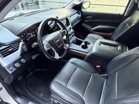 Used 2017 GMC Yukon XL SLT AWD/4WD image 14