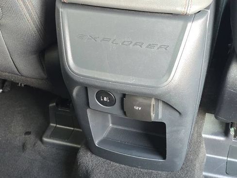 Used 2025 Ford Explorer Active RWD image 18
