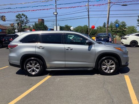 Used 2015 Toyota Highlander XLE AWD/4WD image 8