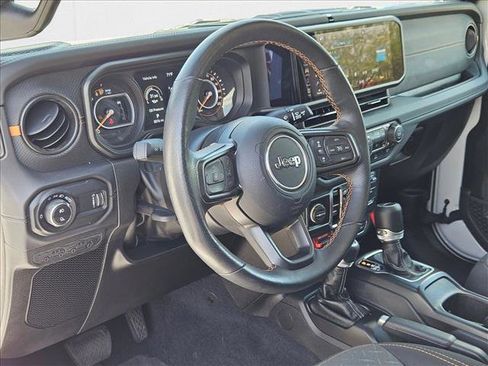 Used 2025 Jeep Gladiator Mojave w/ Convenience Group image 10