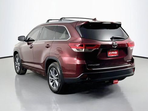 Used 2018 Toyota Highlander XLE AWD/4WD image 3