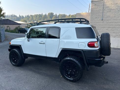 Used 2013 Toyota FJ Cruiser 4WD w/ Upgrade Pkg image 7
