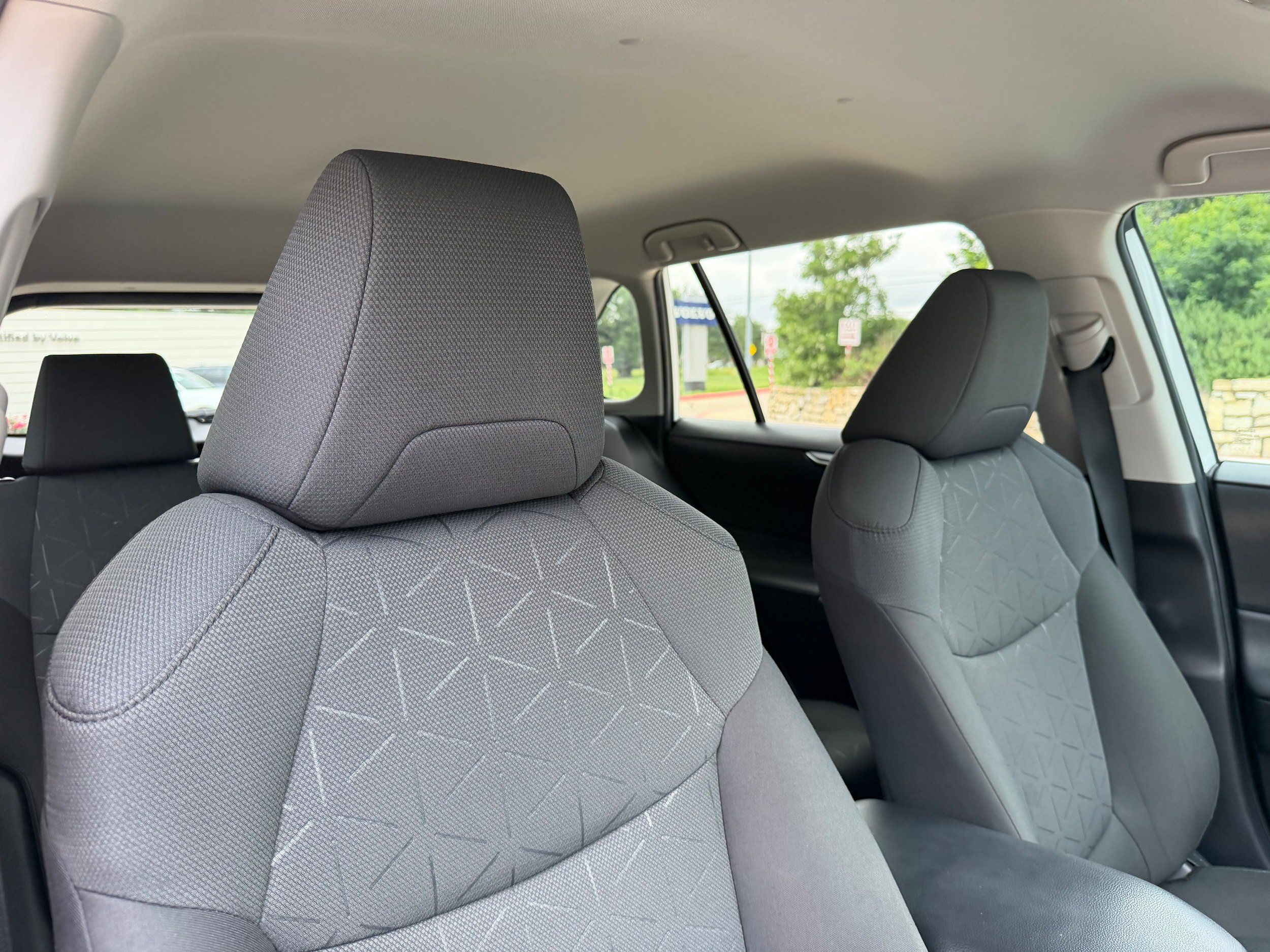 Used 2022 Toyota RAV4 XLE FWD image 11