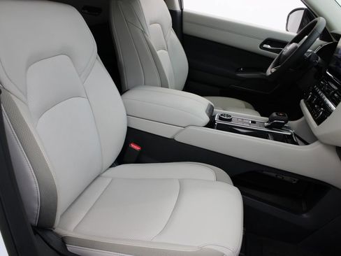 New 2026 Nissan Pathfinder SL AWD/4WD image 22