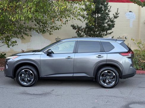 Used 2024 Nissan Rogue SV AWD/4WD image 5