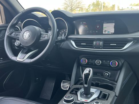 Used 2023 Alfa Romeo Stelvio Ti image 3
