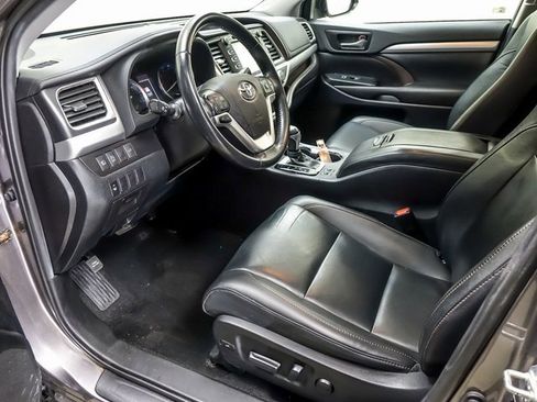 Used 2019 Toyota Highlander XLE image 10