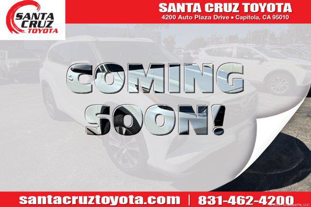 Certified 2022 Toyota Highlander XLE AWD/4WD image 1
