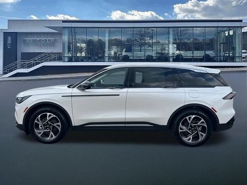 New 2026 Lincoln Nautilus Premier AWD/4WD image 4