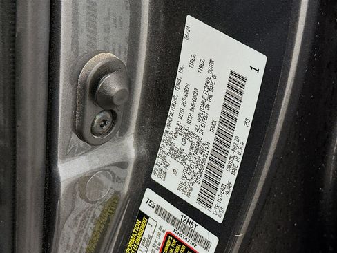 Used 2024 Toyota Tundra Limited AWD/4WD image 12