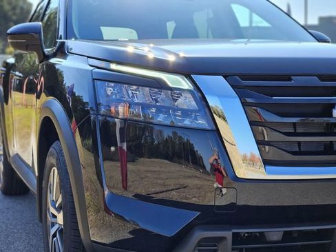 New 2025 Nissan Pathfinder SL image 9