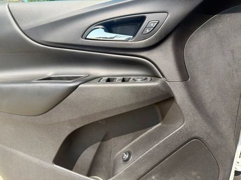 Used 2021 Chevrolet Equinox LT FWD image 28