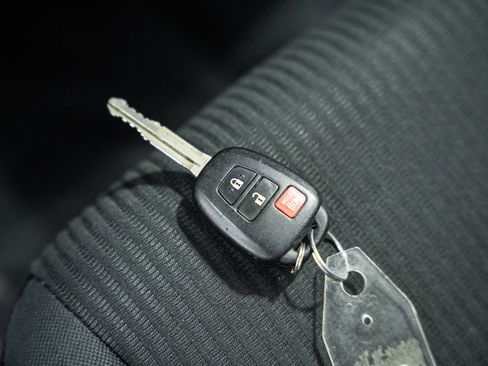 Used 2016 Toyota RAV4 LE image 37