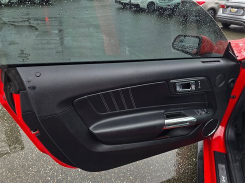 Used 2018 Ford Mustang Premium image 19