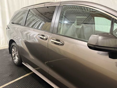 Certified 2023 Toyota Sienna XLE image 11