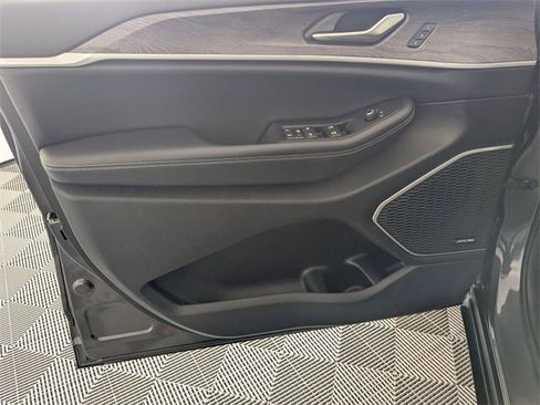 Used 2023 Jeep Grand Cherokee 4WD 4xe image 10