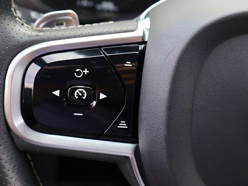 Used 2018 Volvo XC60 T8 R-Design w/ Vision Package image 20