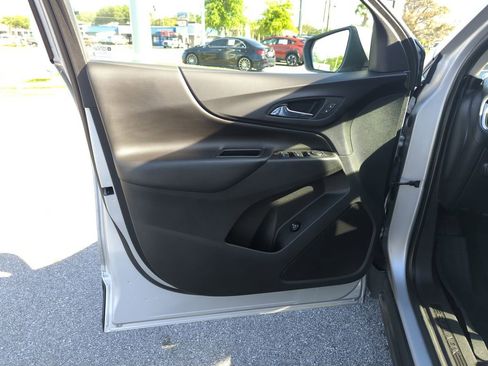 Used 2018 Chevrolet Equinox LT FWD image 18