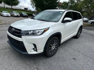 Used 2017 Toyota Highlander SE AWD/4WD video 1