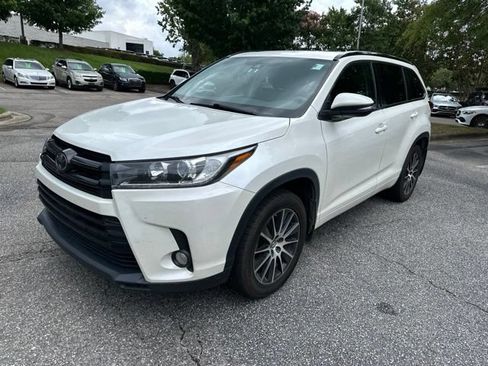 Used 2017 Toyota Highlander SE AWD/4WD image 1