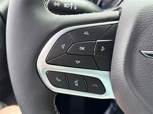 New 2025 Chrysler Pacifica Select image 17