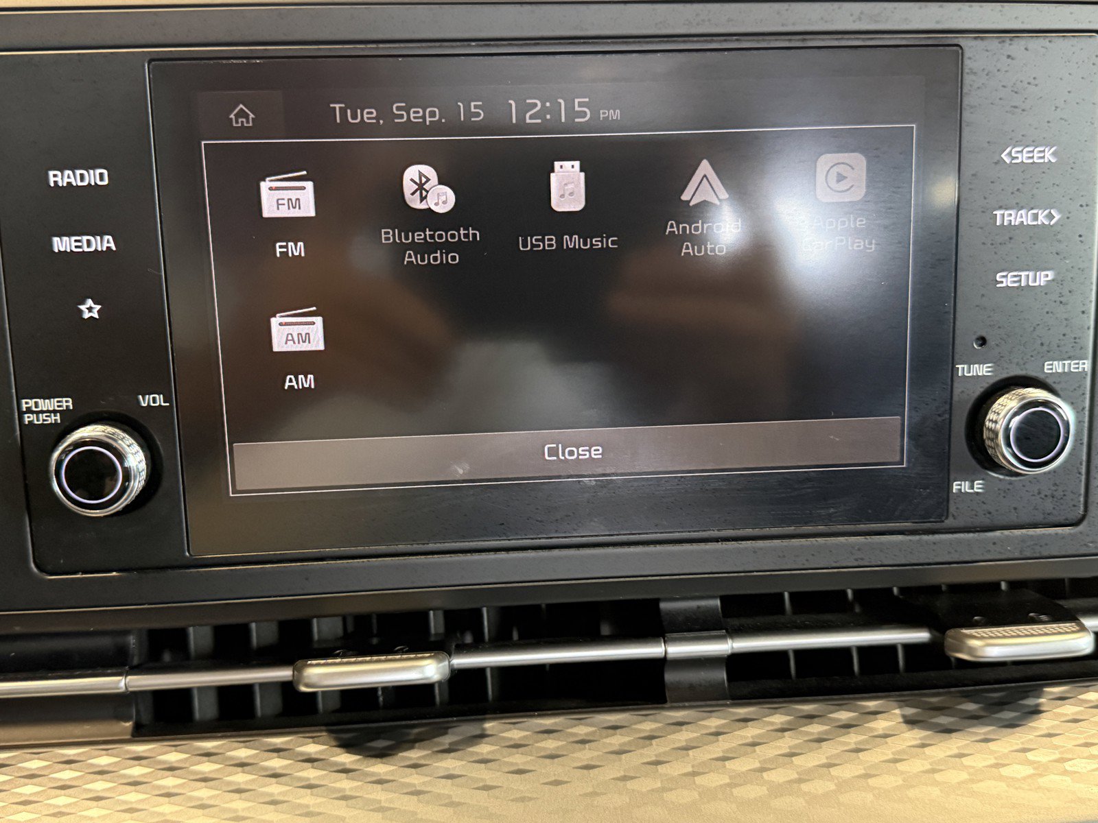 Used 2023 Kia Carnival LX FWD image 12