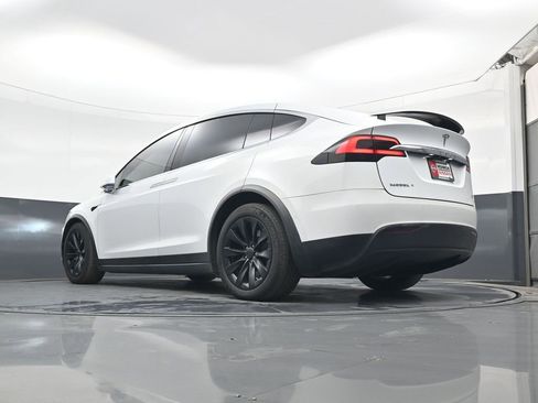 Used 2018 Tesla Model X 75D image 23