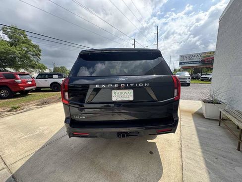 Used 2025 Ford Expedition Active AWD/4WD image 6