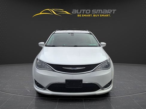Used 2017 Chrysler Pacifica Touring-L Plus w/ Tire & Wheel Group FWD image 8