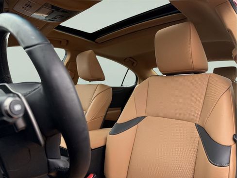 Used 2023 Lexus ES 250 w/ Premium Package image 13