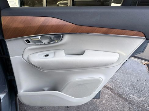 Used 2021 Volvo XC90 T6 Momentum image 18