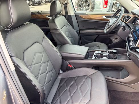 Used 2024 Volkswagen Atlas SE image 15