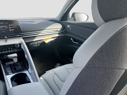 New 2026 Hyundai Elantra Limited FWD image 16