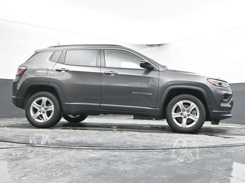 Used 2024 Jeep Compass Latitude image 50
