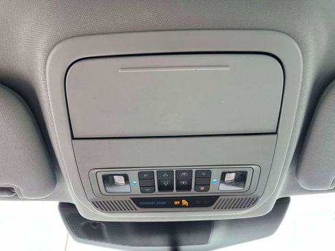 Used 2022 Ford Explorer XLT w/ Equipment Group 202A AWD/4WD image 25